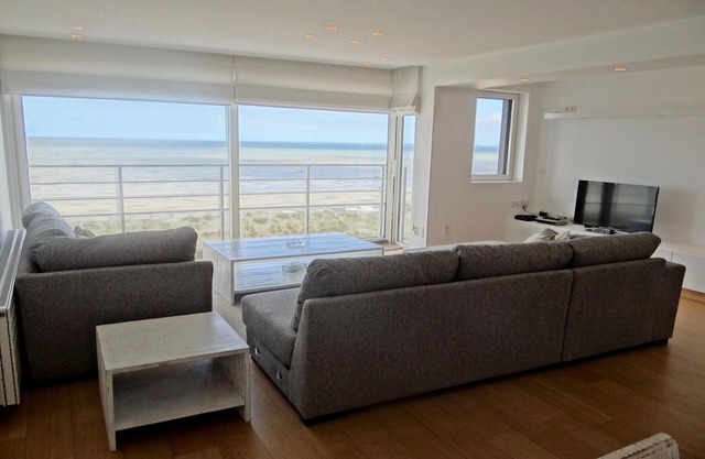 Apartment in Nieuwpoort with Stunning Sea Views