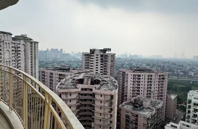 Apartment in Noida Best Location 2BHK