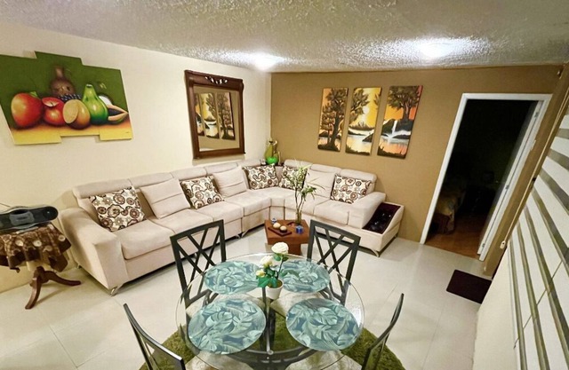 Apartment in Quito Riocentro Shopping Mall