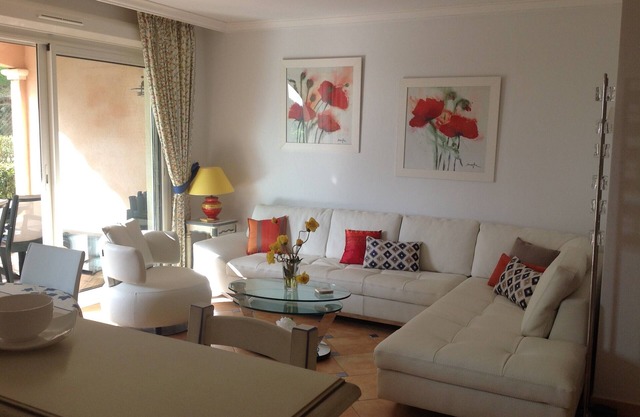 APARTMENT IN RESIDENCE OF STANDING GULF OF ST TROPEZ