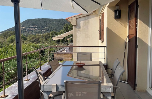 Apartment in residence with swimming pool and janitor, walking distance to the beach
