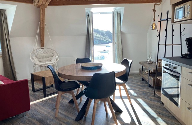 Apartment in Sauzon center, port view, near the beach, Wifi