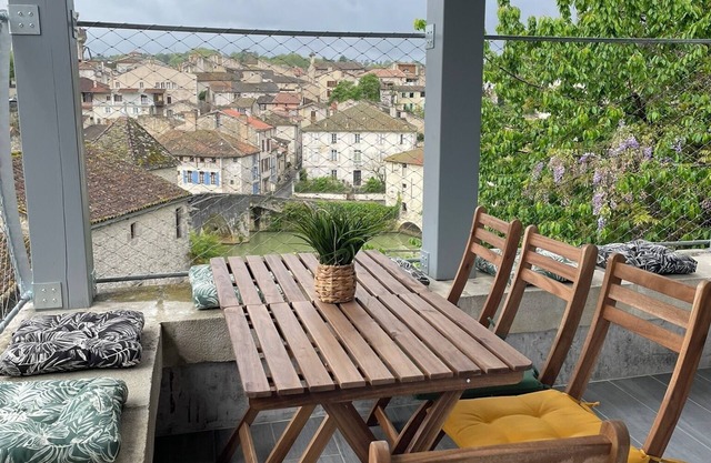 Apartment in the center of Nérac with view and sauna