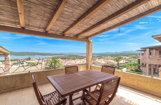 Apartment 'Il Fiordo 27' with Sea View, Shared Pool and Air Conditioning