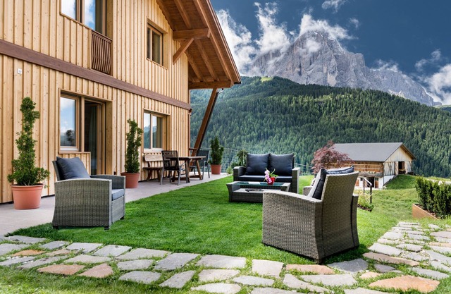 Apartment 'Villa Solinda Puccini' with Mountain View and Wi-Fi