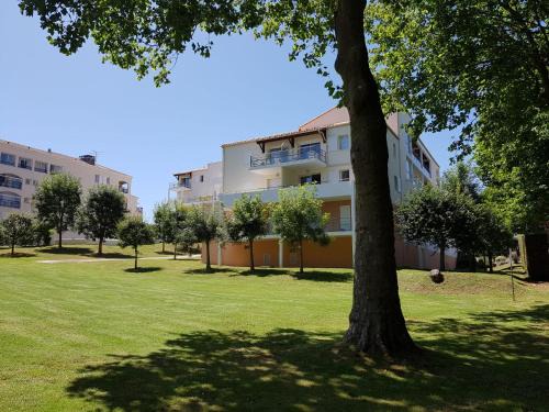 Apartment Jardins de Pontaillac-5 by Interhome