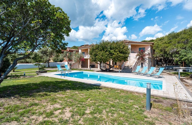 Apartment 'La Vela Blu' with Shared Pool, Wi-Fi and Air Conditioning