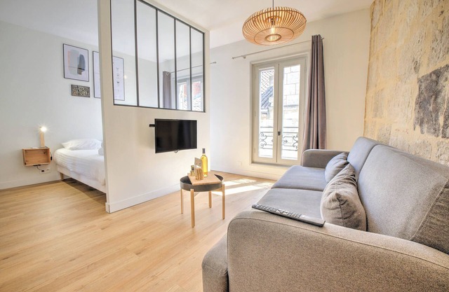 Apartment 'Le Cocon' with Wi-Fi and Air Conditioning