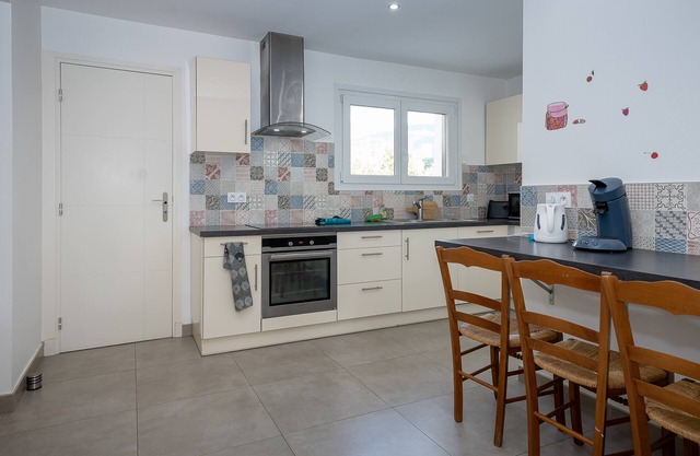 Apartment 'Le Jirani' with Private Terrace, Private Garden and Wi-Fi