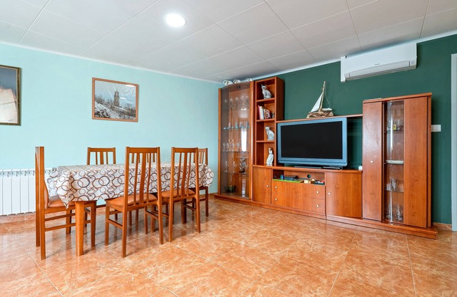 Apartment 'Lo Perxe' with Mountain Views, Wi-Fi and Air Conditioning