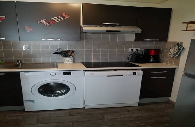 APARTMENT LOCATED IN TOWN CENTER WIFI PRIVATE PARKING SECURE 3 STARS