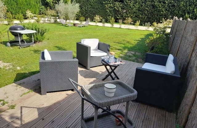 Apartment 'Lou Grand Jas' with Mountain View, Private Garden and Wi-Fi