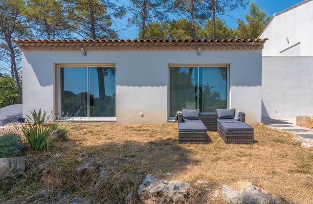 Apartment 'Lou Paradou' with Shared Garden, Wi-Fi and Air Conditioning