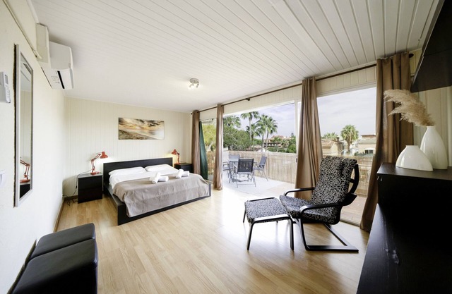 Apartment 'Luz y Color' with Private Terrace, Wi-Fi and Air Conditioning