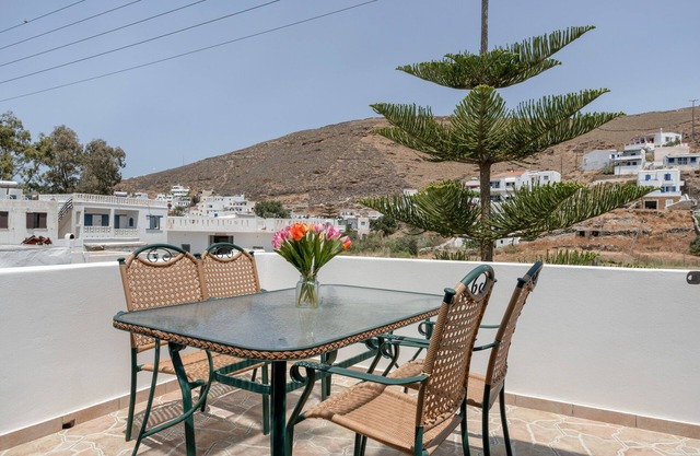 Apartment 'Mouria House' with Sea View, Wi-Fi and Air Conditioning