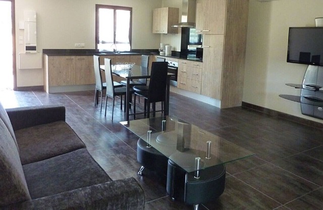 Apartment N ° 2 WITH TERRACE AND PRIVATE PARKING - AIR CONDITIONING reversible