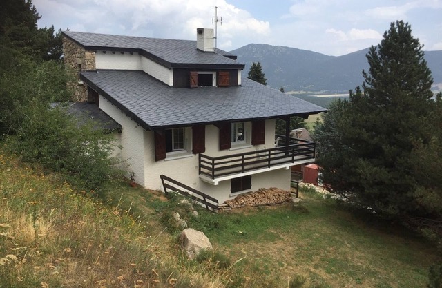 Apartment Narcisse in south-facing chalet with lake view