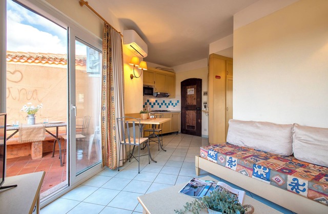 Apartment 'Nature Relax 207' with Sea View, Shared Garden and Air Conditioning