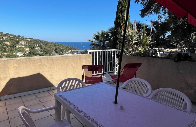 Apartment n°3 near the beach - sea view + terrace