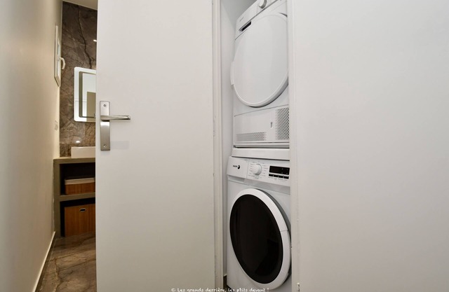 Apartment Near market- 6 pers. 2 bedrooms- air conditioning- parking