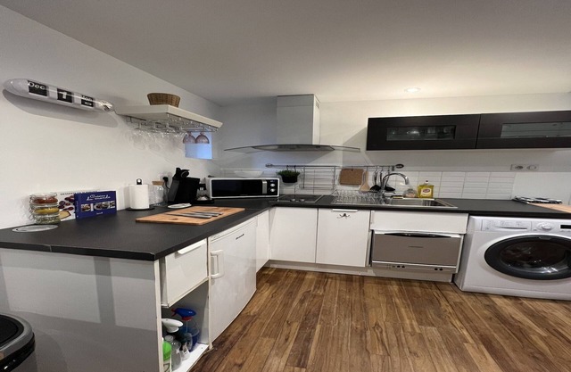 Apartment near SNCF train station