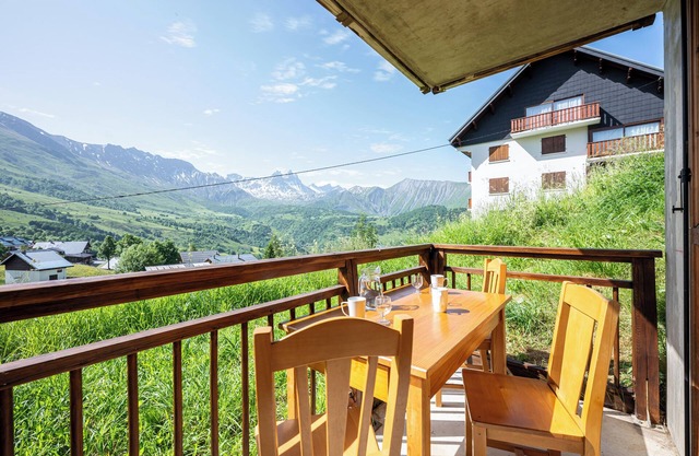 Apartment 'Neptune' with Mountain View and Balcony