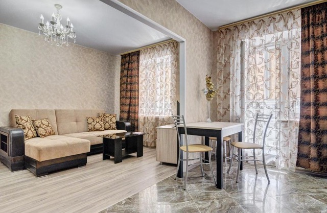 Apartment on Suvorova 165