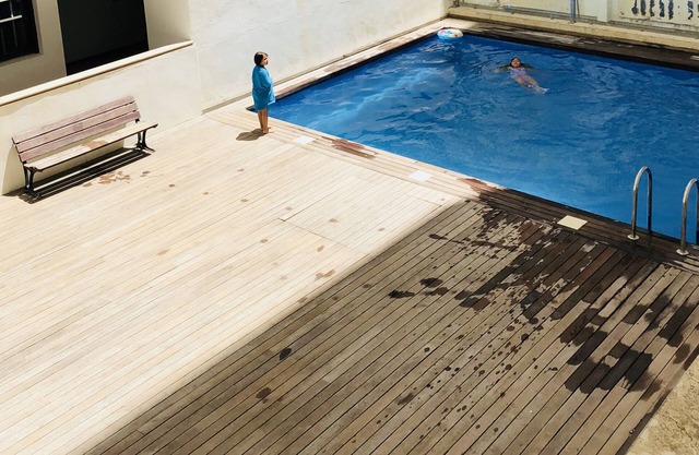Apartment on the Corniche Swimming pool in modern residence