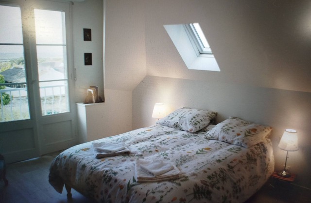 Apartment on the ramparts, on the heights of Guérande, view of the salt marshes
