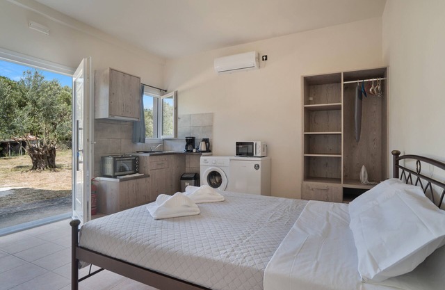 Apartment 'Panagis 1' with Mountain View, Wi-Fi and Air Conditioning