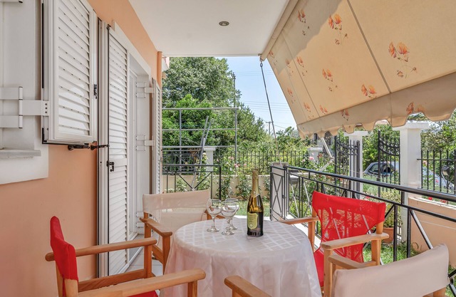 Apartment 'Paraskevi 1' with Private Garden, Wi-Fi and Air Conditioning