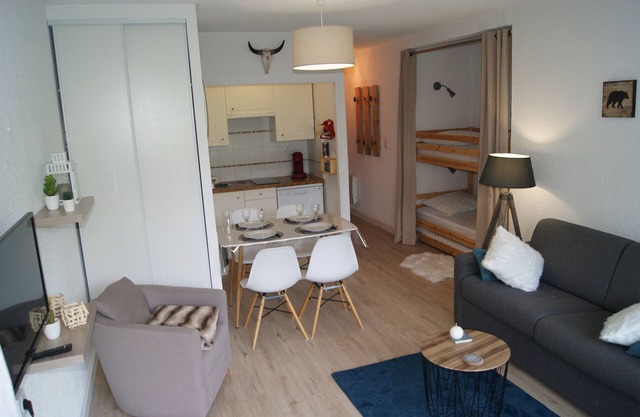 APARTMENT * RENOVATED IN NEW ST LARY VILLAGE