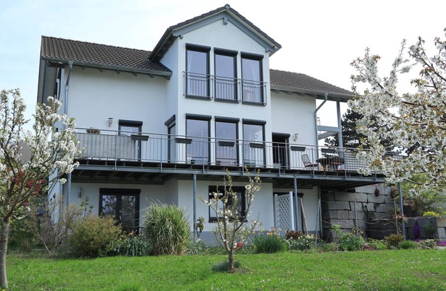 Apartment 'Rheingeschaut' with Private Terrace, Shared Garden and Wi-Fi
