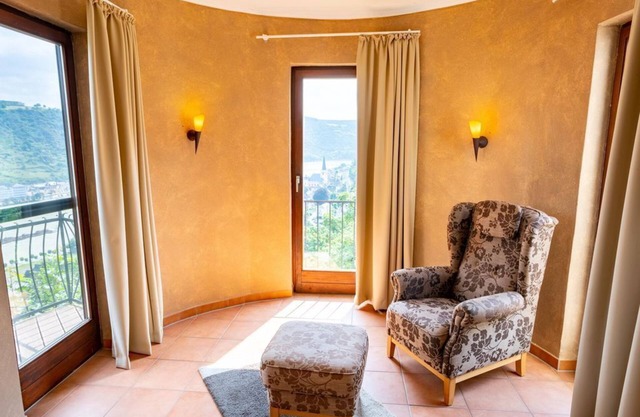 Apartment, shower or bath, WC - Hotel Schloss Rheinfels