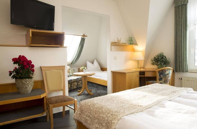 Apartment, shower, WC, double room with 2 x extra bed - Hotel Heinz