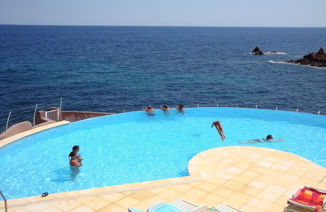 Apartment sleeps 5 with sea view and private garden