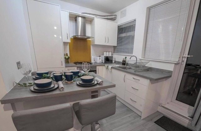 Apartment-Sleeps4-Parking-Balcony