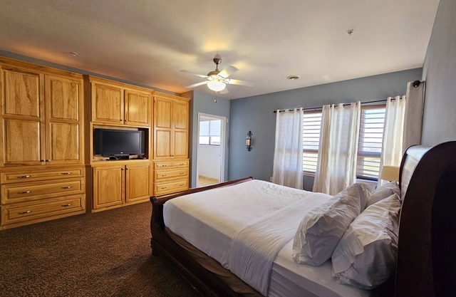 Apartment Suite Penthouse located at hotel on Madison's east side!
