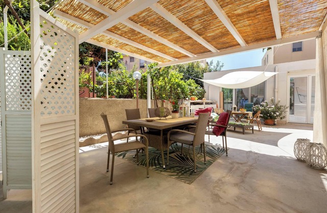 Apartment Uva Regina near the Beach with Garden, Terrace, Balcony & A/C