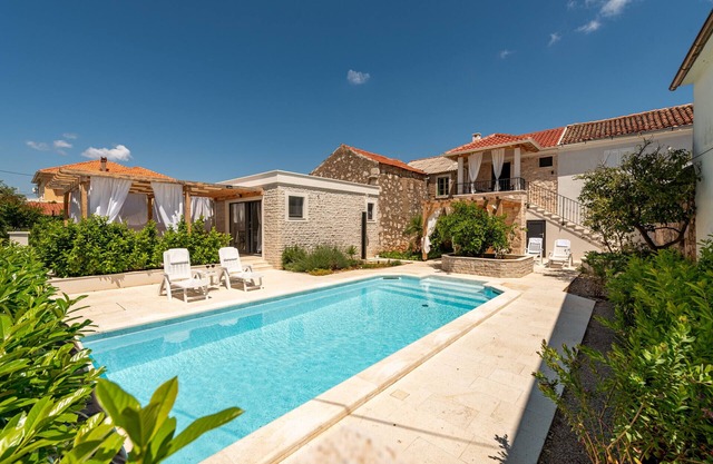 Apartment Varos 2+1 with shared pool