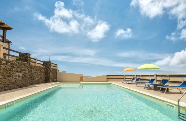 Apartment "Vista Mare" with Sea View, Pool, Wi-Fi, Garden & Terrace