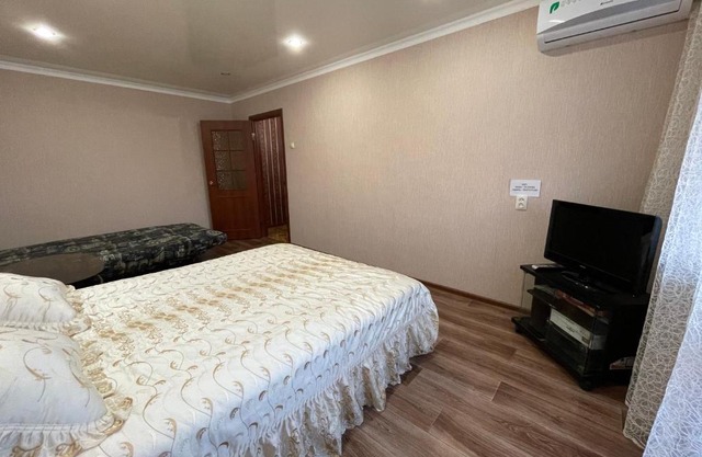 Apartment Voroshilova 10