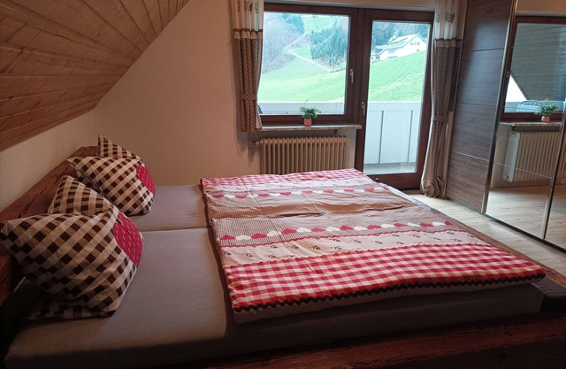 Apartment 'Wiesenblick' with Balcony and Wi-Fi