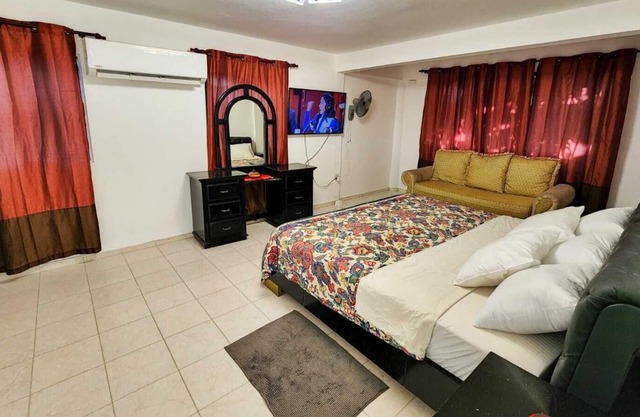 Apartment with 3 bedrooms and 2 bathrooms Close to the airport