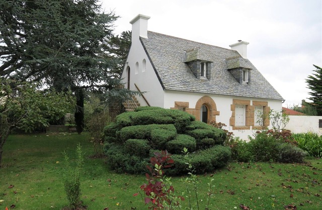 Apartment with barbecue at 350 m of the beach, in the heart of TREGASTEL