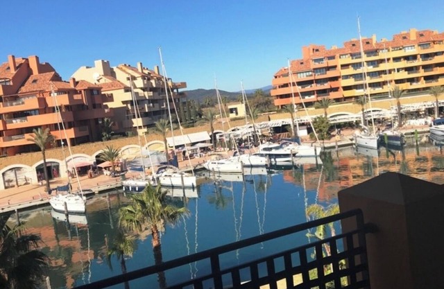 APARTMENT WITH FIRST LINE TERRACE OF PUERTO SOTOGRANDE.