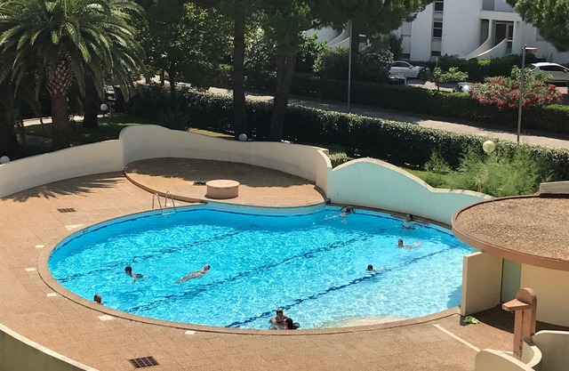 Apartment with swimming pool - garage - air conditioning. - beach 200m away - WIFI