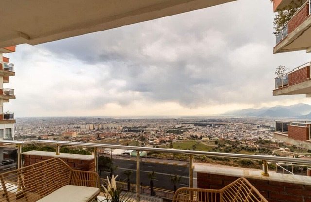 Apartment with Panoramic City View in Kepez