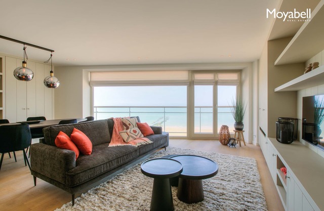 Apartment with sea view on 7th floor