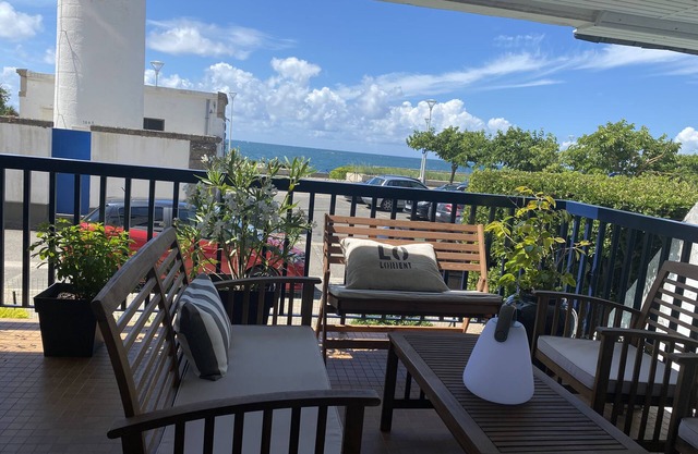 Apartment with sea view, city and beaches on foot